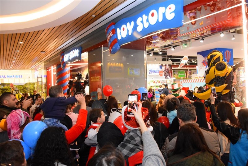 Biggest Christmas Reveal event at Toy Store-ABC Verdun